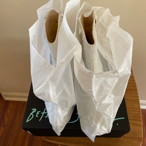 NIB NWT Betsey Johnson Pearl Studded Emory Low Boots - Picture 9 of 14